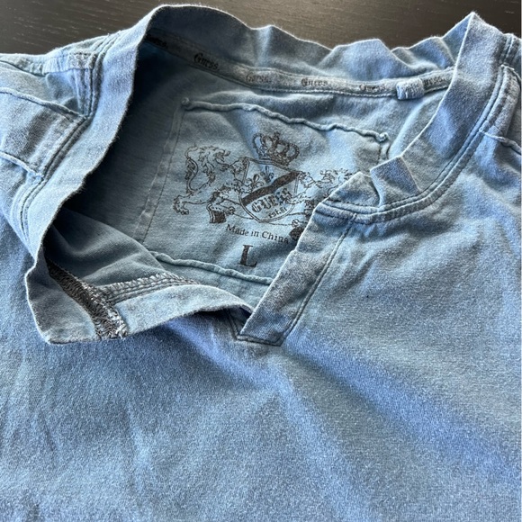 Mens long sleeve Guess t-shirt. - Picture 2 of 4